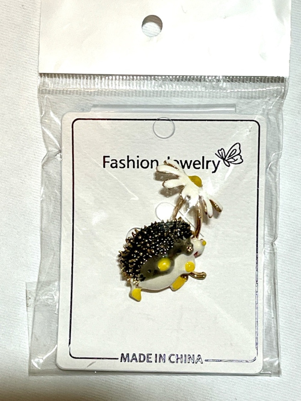 NEW Enameled Hedgehog Daisy Brooch Pin 🦔🌼 Gold Tone Cute Animal Jewelry - Picture 7 of 7
